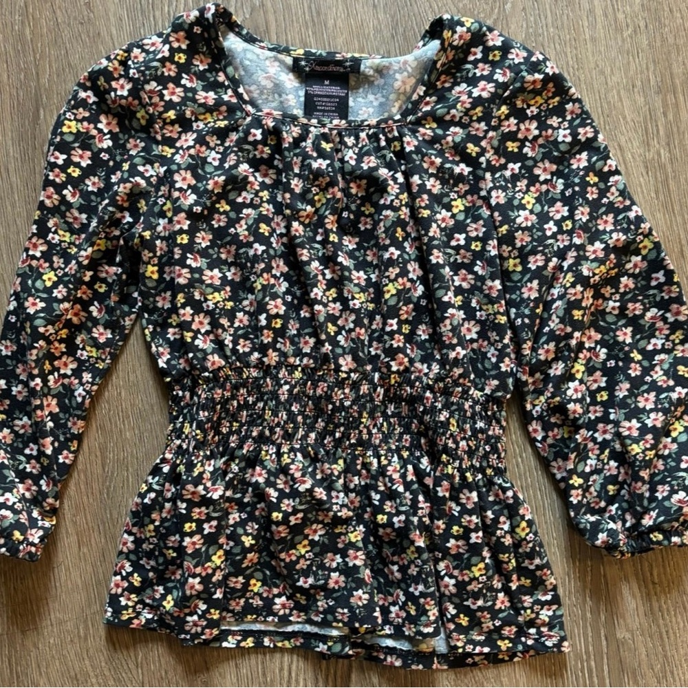 Xtraordinary girls ribbed flower shirt size Medium